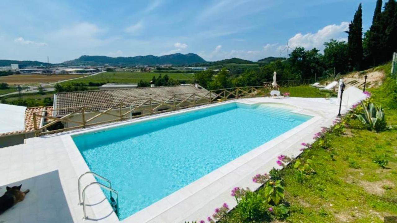 Villa Poggio Ulivo Pool-Apartments Rivoli Veronese Exterior photo