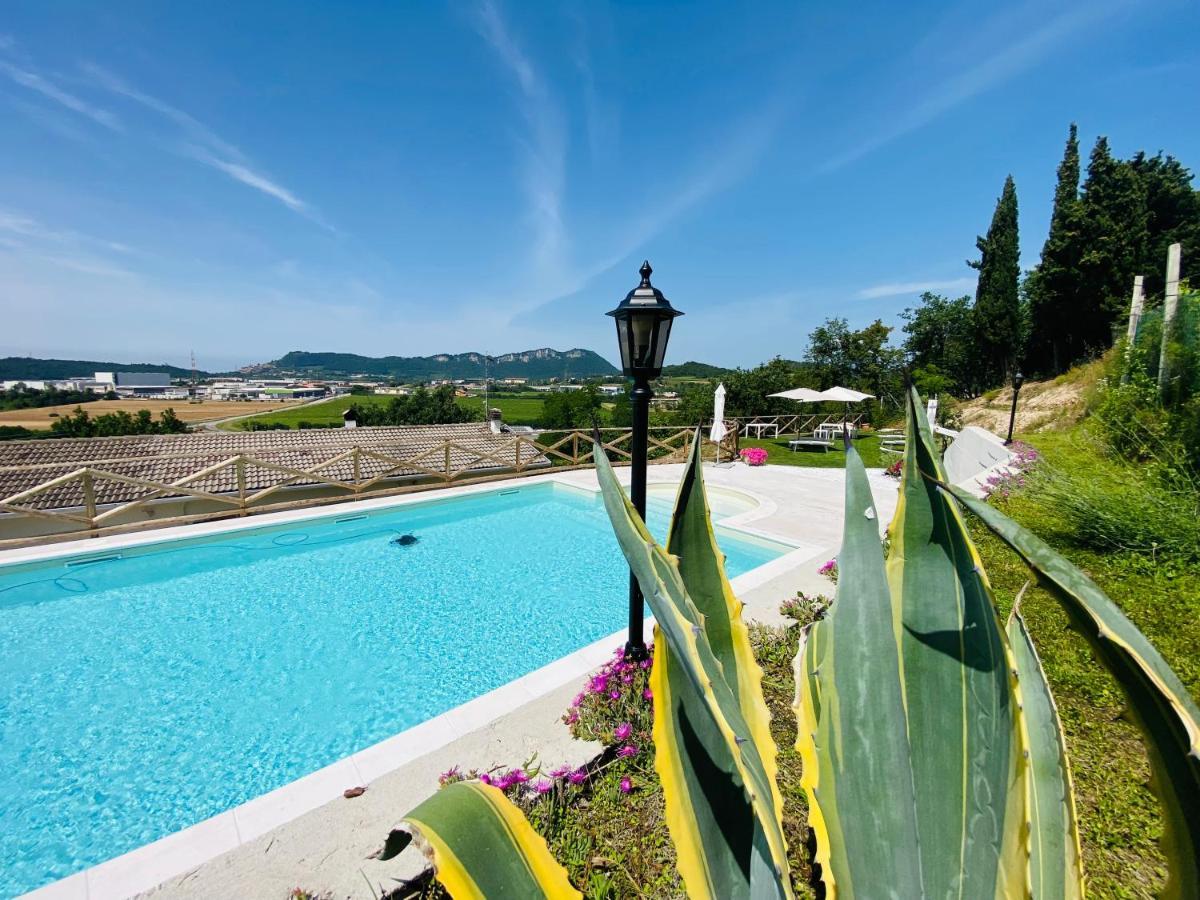 Villa Poggio Ulivo Pool-Apartments Rivoli Veronese Exterior photo