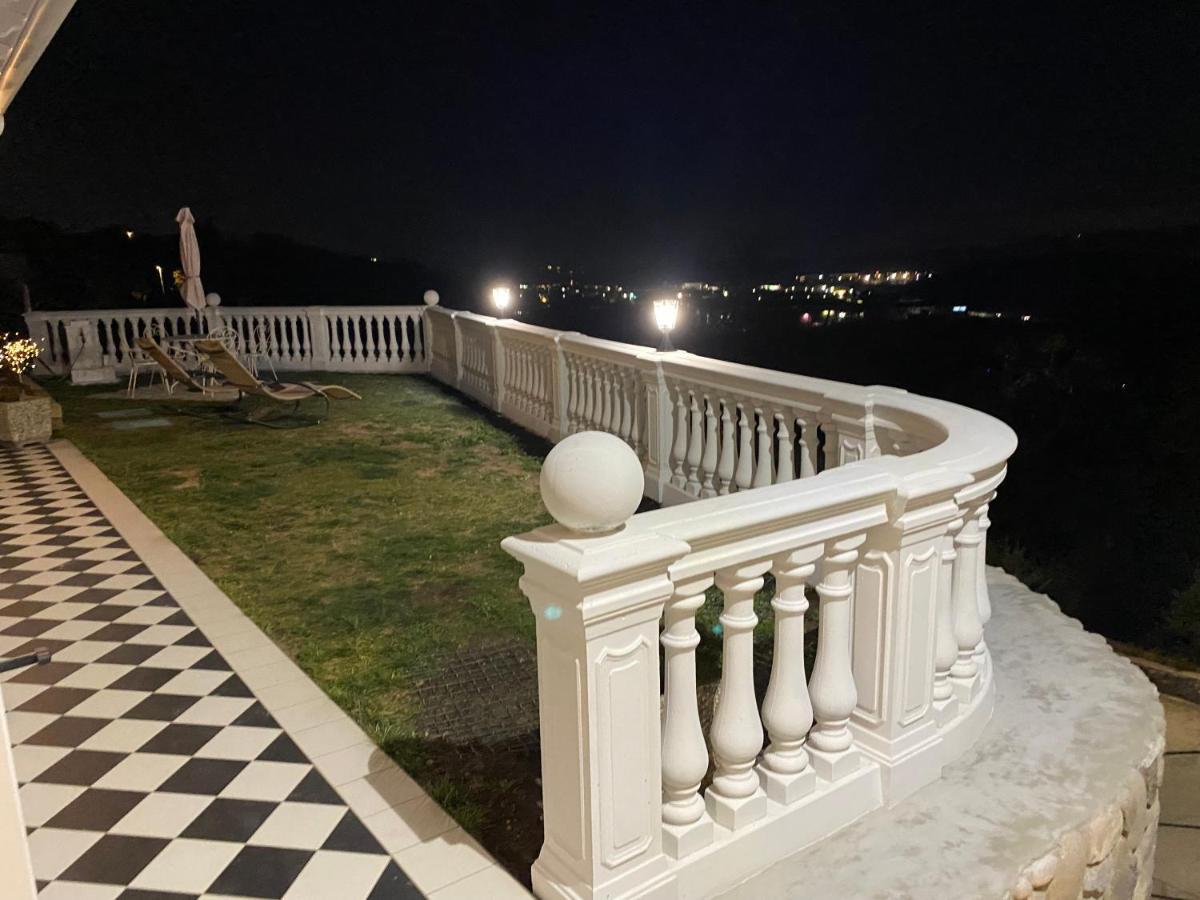 Villa Poggio Ulivo Pool-Apartments Rivoli Veronese Exterior photo