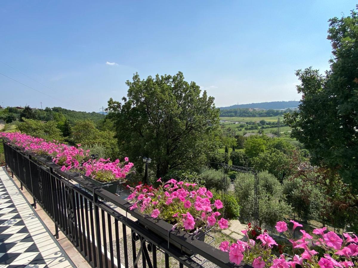 Villa Poggio Ulivo Pool-Apartments Rivoli Veronese Exterior photo