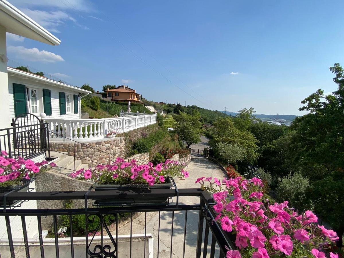 Villa Poggio Ulivo Pool-Apartments Rivoli Veronese Exterior photo