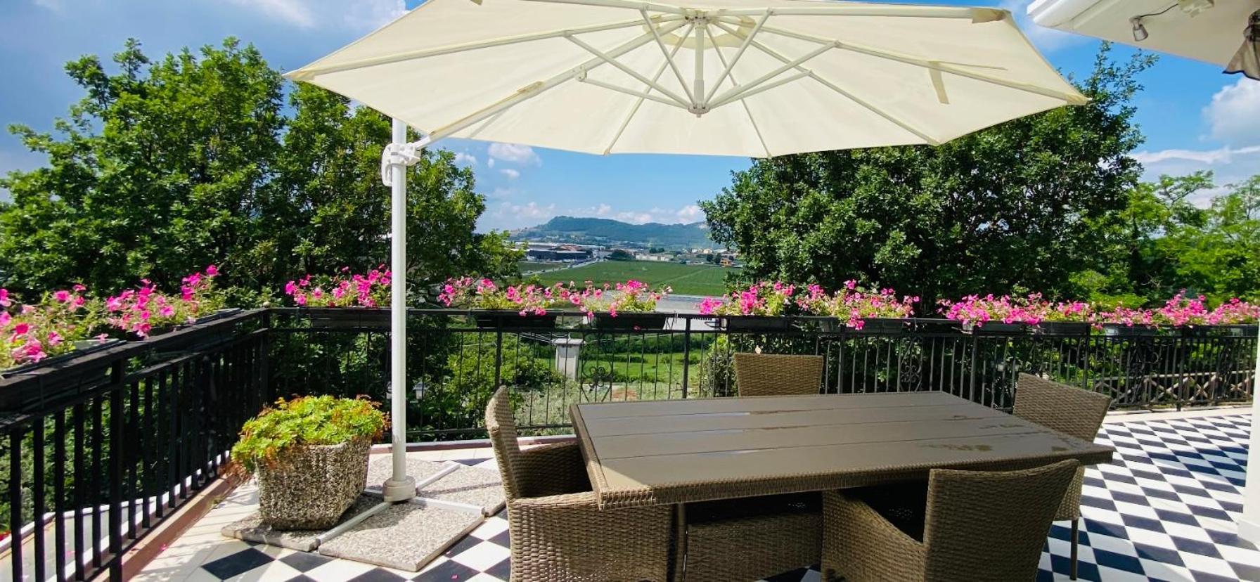 Villa Poggio Ulivo Pool-Apartments Rivoli Veronese Exterior photo