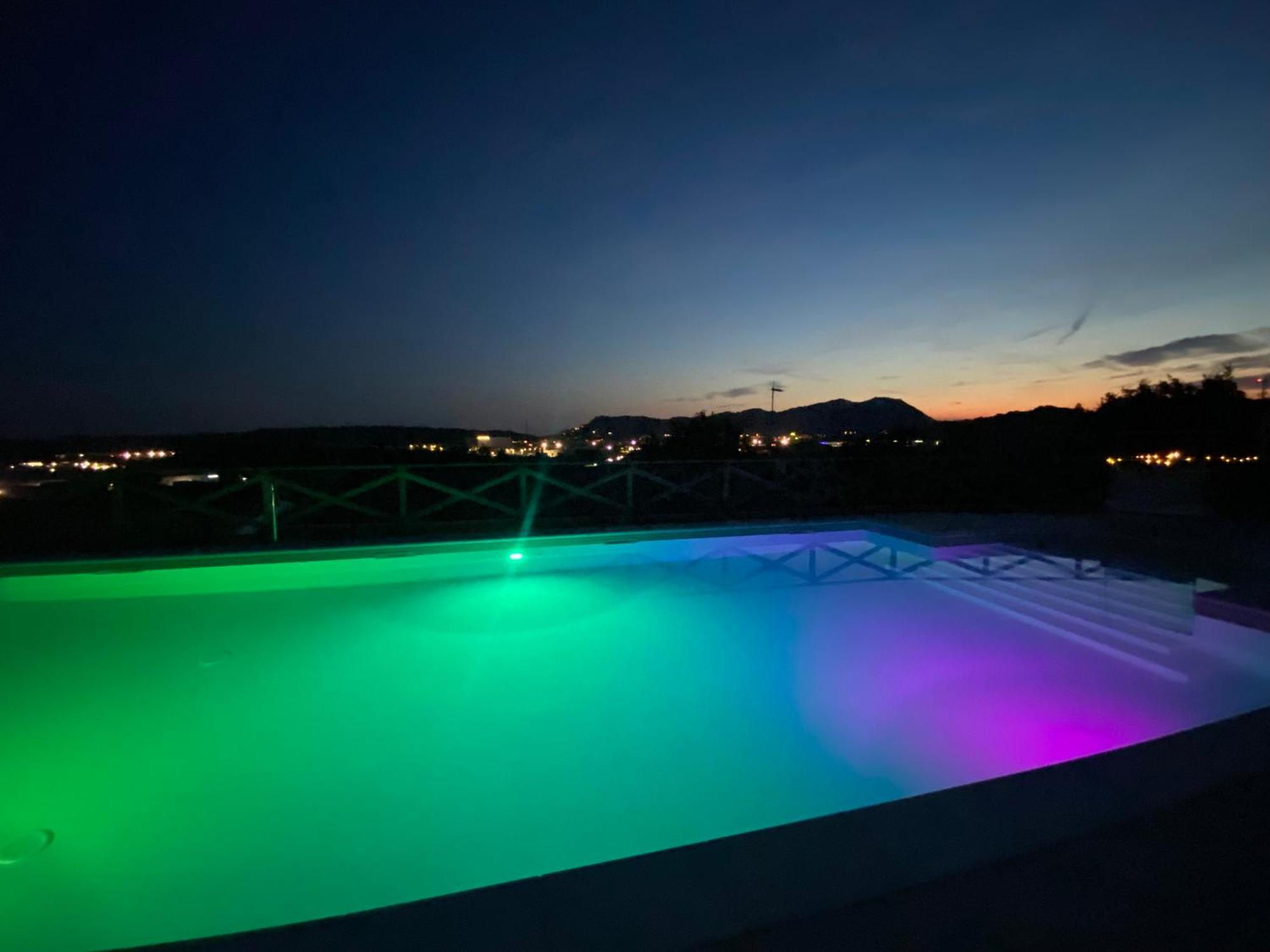 Villa Poggio Ulivo Pool-Apartments Rivoli Veronese Exterior photo