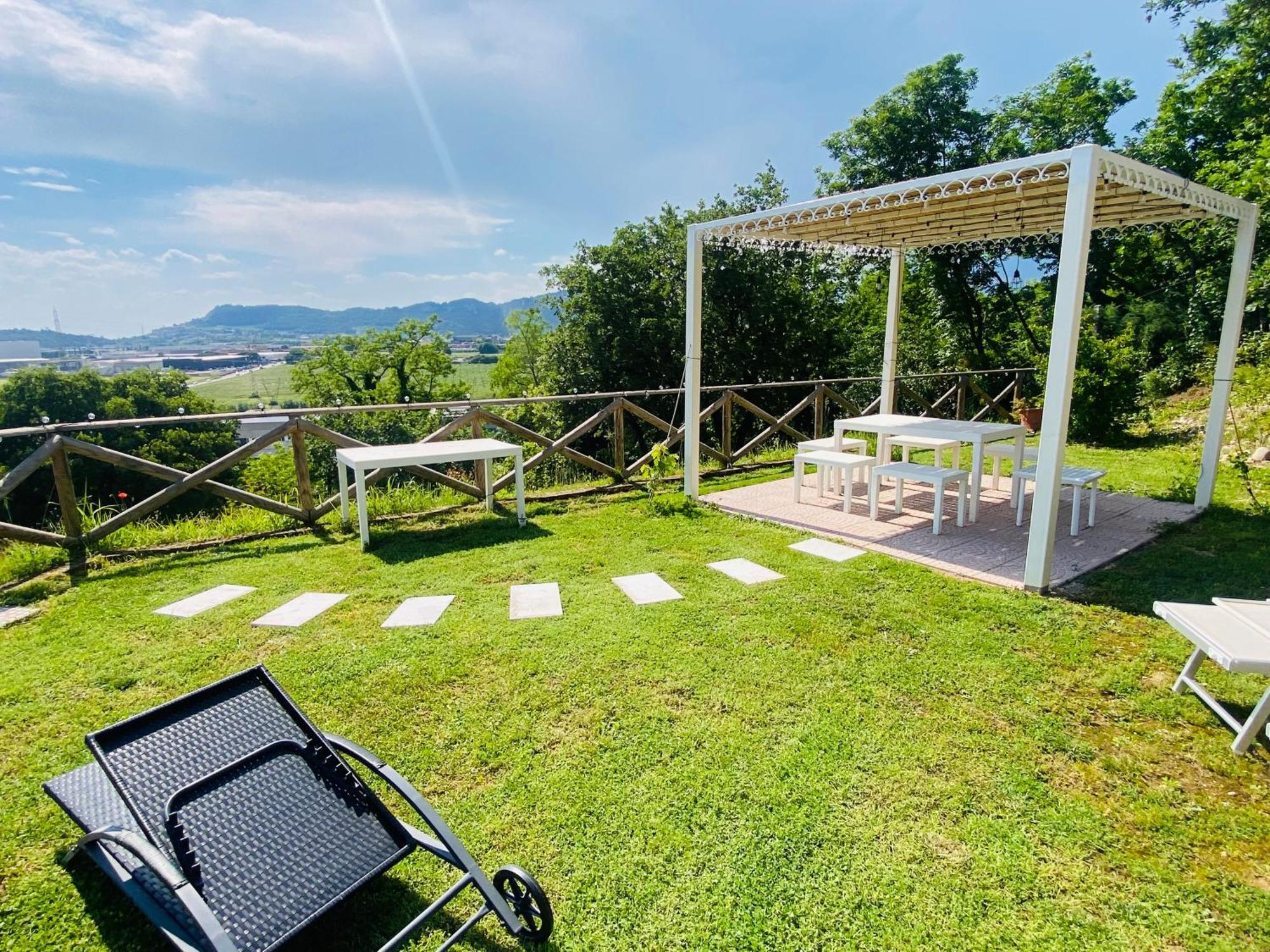 Villa Poggio Ulivo Pool-Apartments Rivoli Veronese Exterior photo