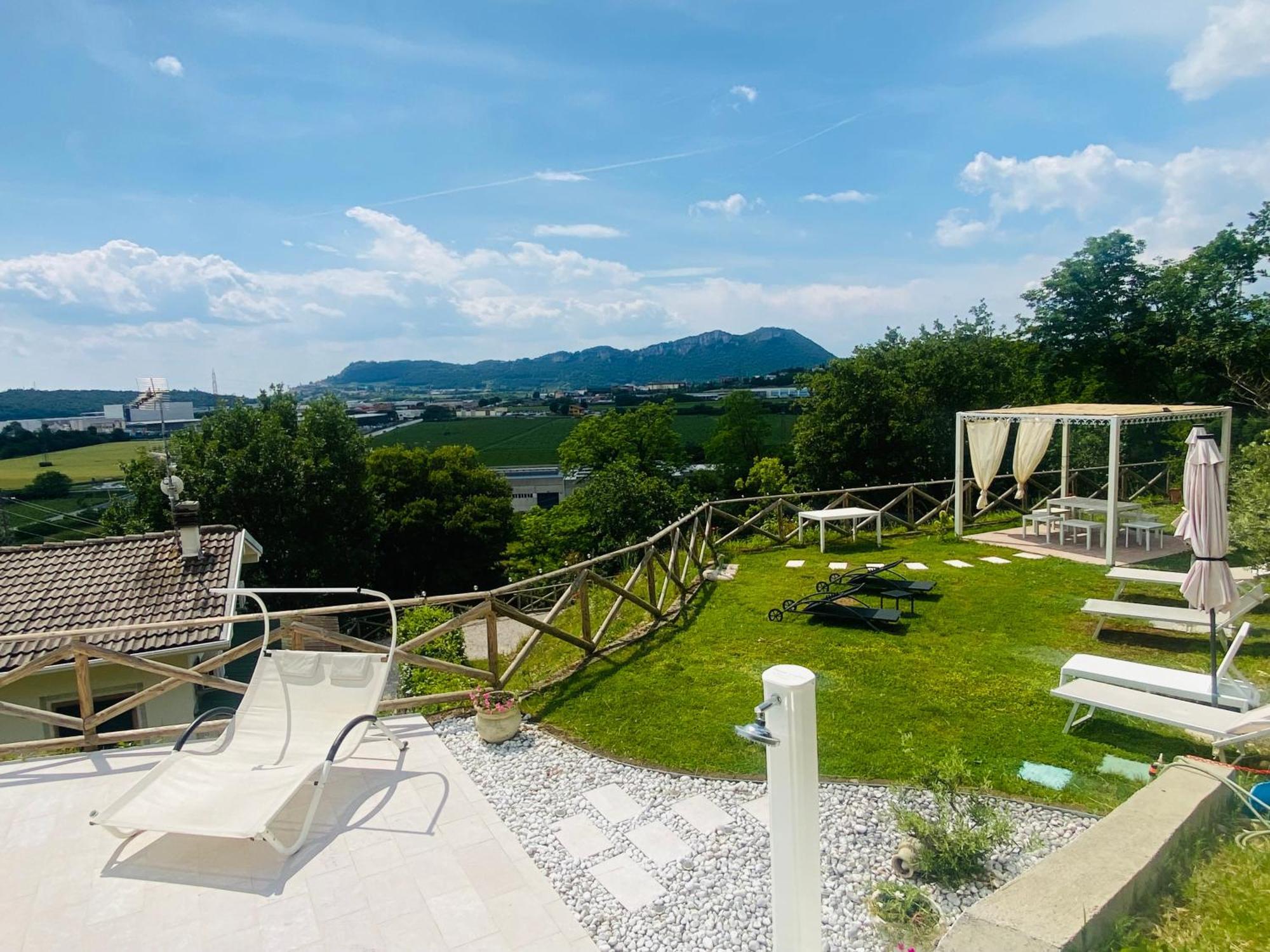 Villa Poggio Ulivo Pool-Apartments Rivoli Veronese Exterior photo