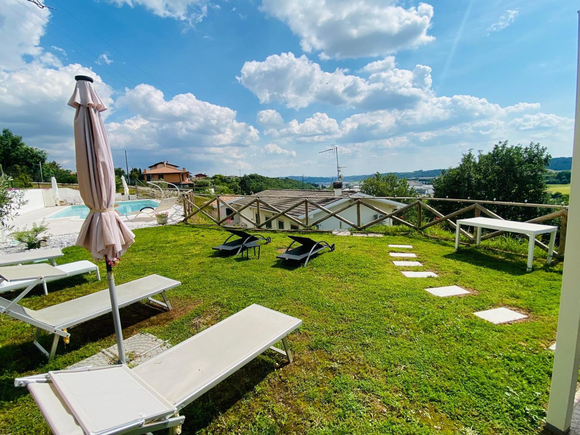 Villa Poggio Ulivo Pool-Apartments Rivoli Veronese Exterior photo